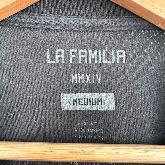 La Familia graphic men’s t-shirt sz: Med - Picture 4 of 5